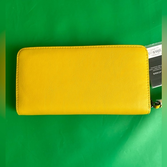 Simply Vera Vera Wang Lime Forest Signature Wallet - Picture 2 of 5